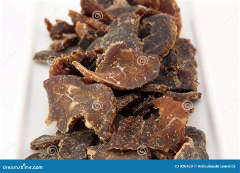   Biltong:  매콤한 향신료가 가득한 건조된 고기, 햇볕 아래의 풍미를 담다!